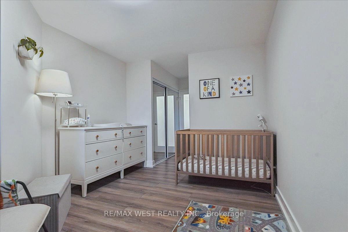 Photo 6 of Unit 1008, 7811 Yonge Street, Markham, Thornhill — HOMEH