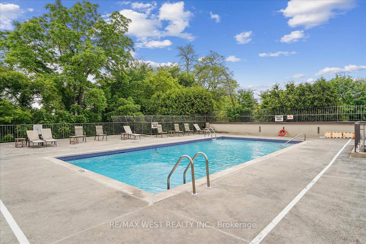 Photo 9 of Unit 1008, 7811 Yonge Street, Markham, Thornhill — HOMEH
