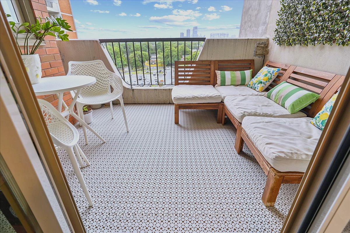 Photo 10 of Unit 1008, 7811 Yonge Street, Markham, Thornhill — HOMEH