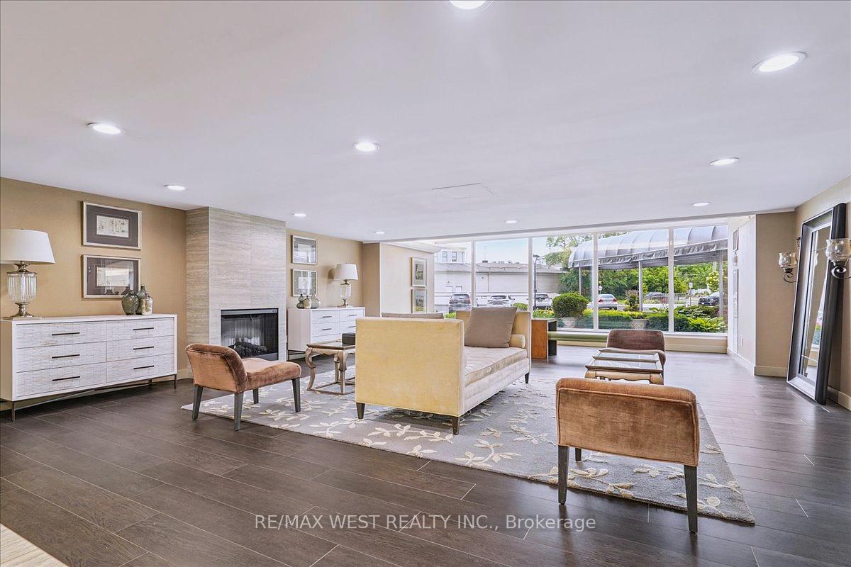 Photo 12 of Unit 1008, 7811 Yonge Street, Markham, Thornhill — HOMEH