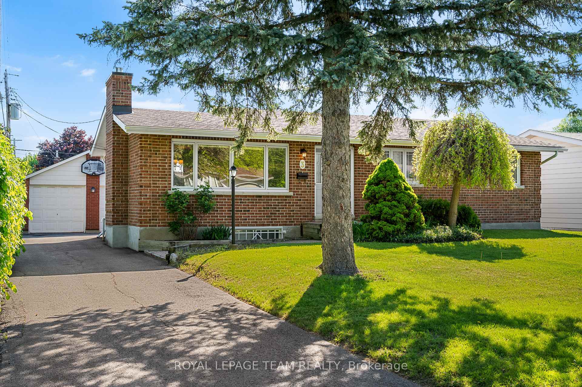 Photo 2 of 3 Millbrook Crescent, Ottawa, City View/Skyline/Fisher Heights/Parkwood Hills — HOMEH