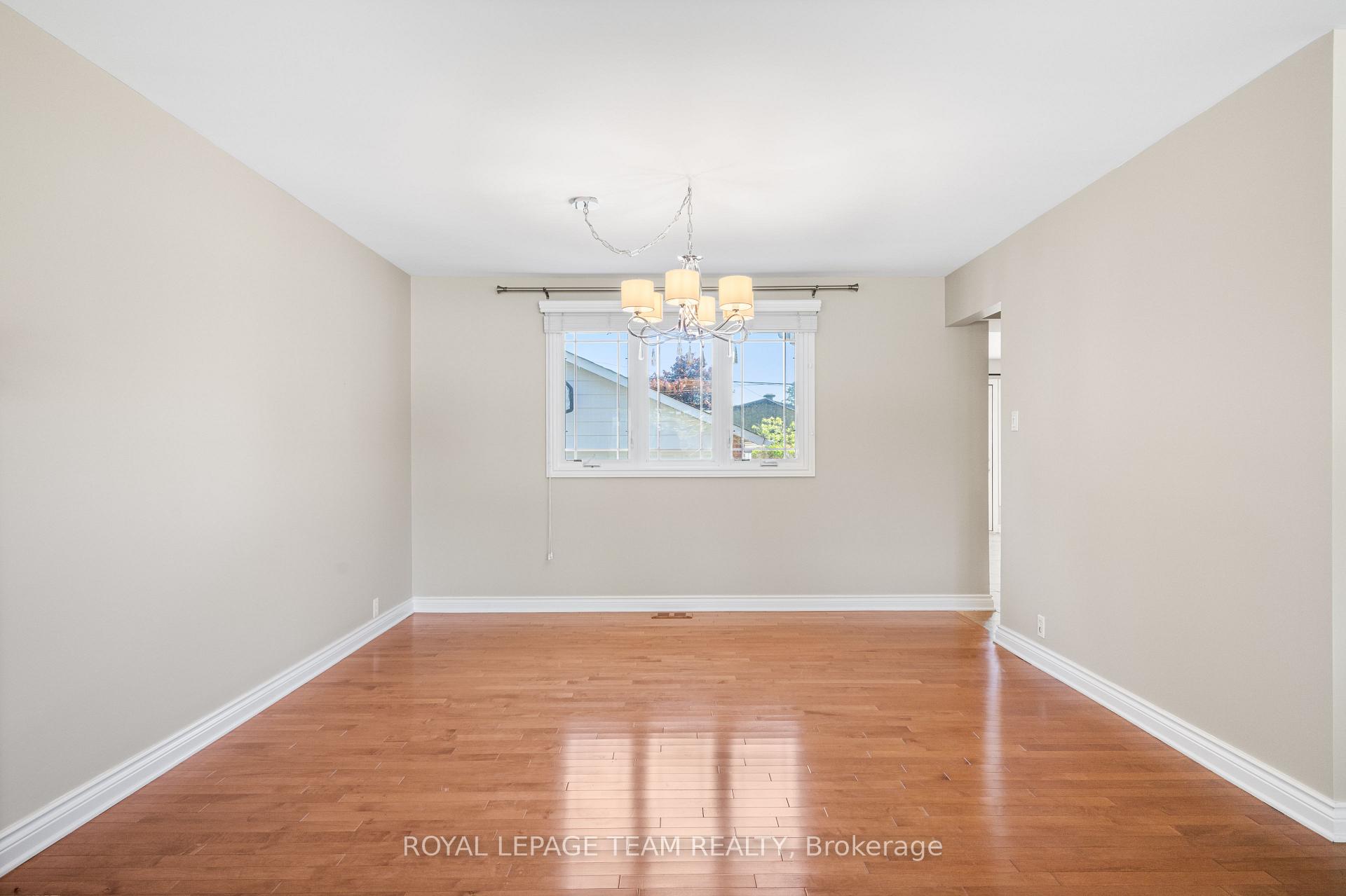 Photo 5 of 3 Millbrook Crescent, Ottawa, City View/Skyline/Fisher Heights/Parkwood Hills — HOMEH