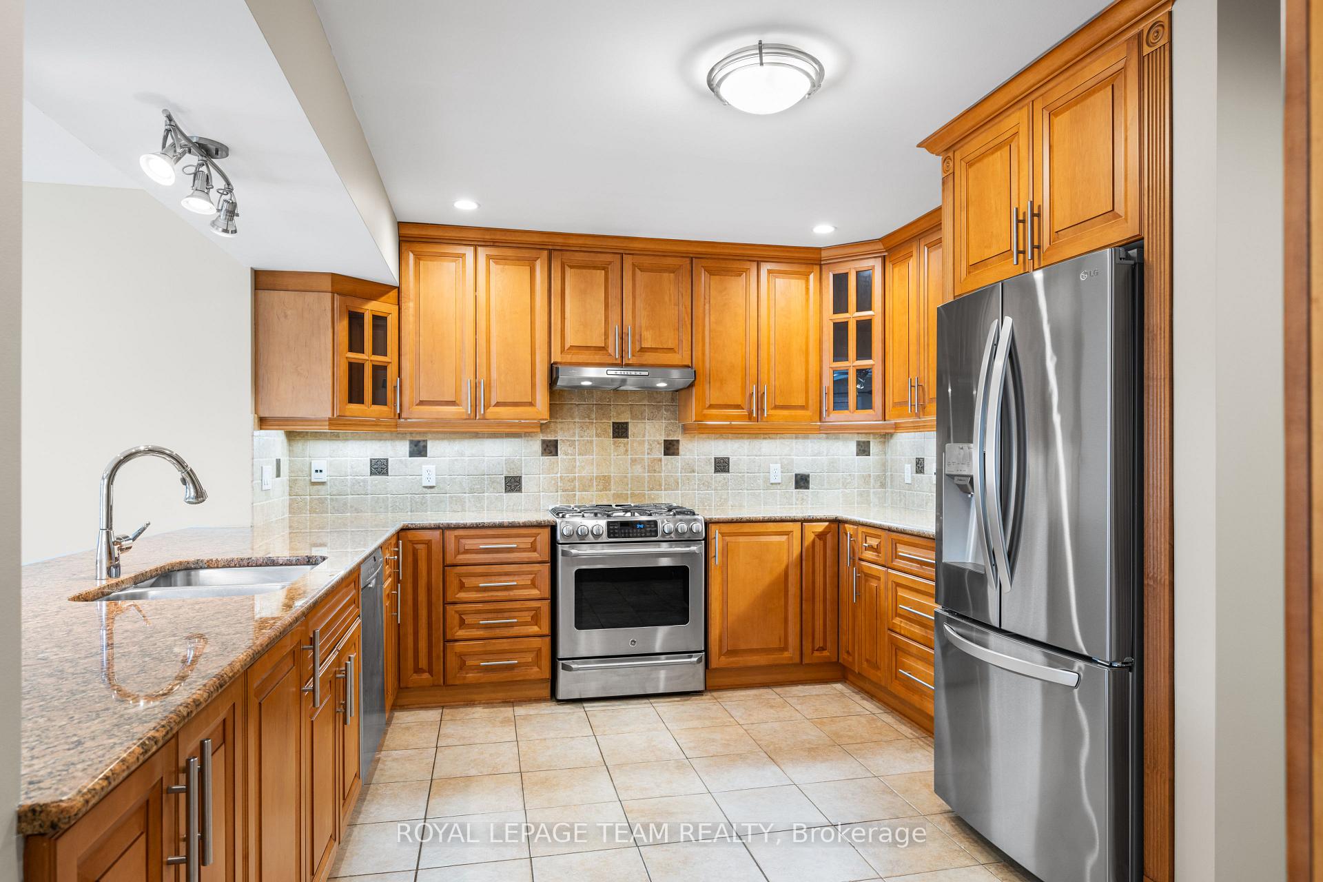 Photo 15 of 3 Millbrook Crescent, Ottawa, City View/Skyline/Fisher Heights/Parkwood Hills — HOMEH