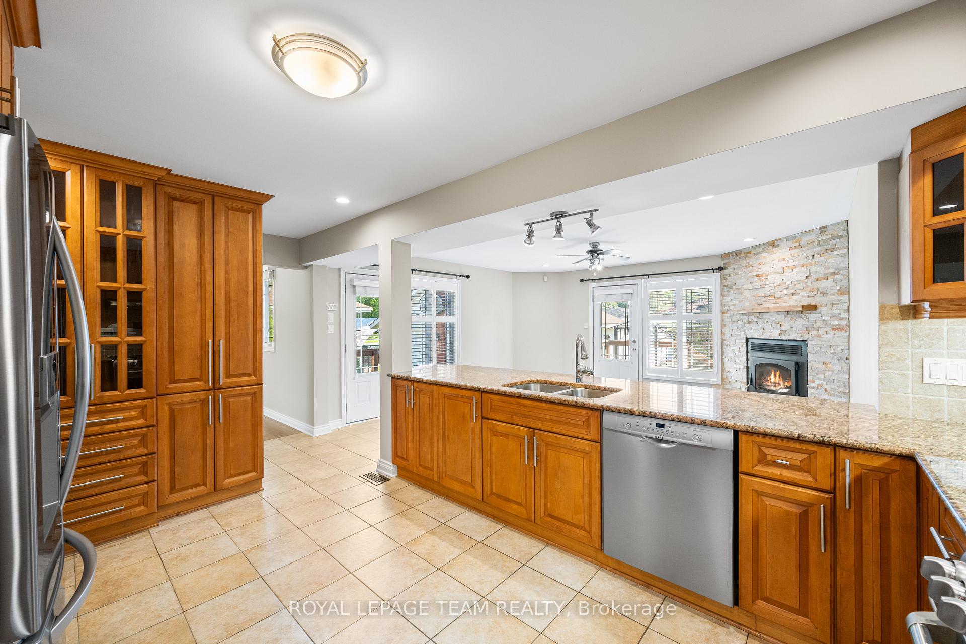 Photo 14 of 3 Millbrook Crescent, Ottawa, City View/Skyline/Fisher Heights/Parkwood Hills — HOMEH