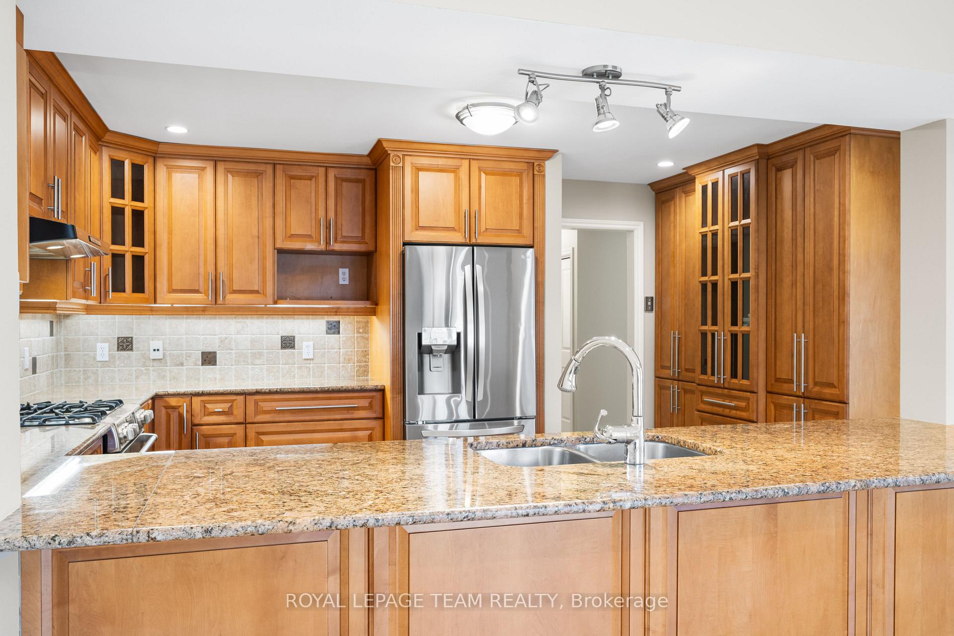 Photo 16 of 3 Millbrook Crescent, Ottawa, City View/Skyline/Fisher Heights/Parkwood Hills — HOMEH