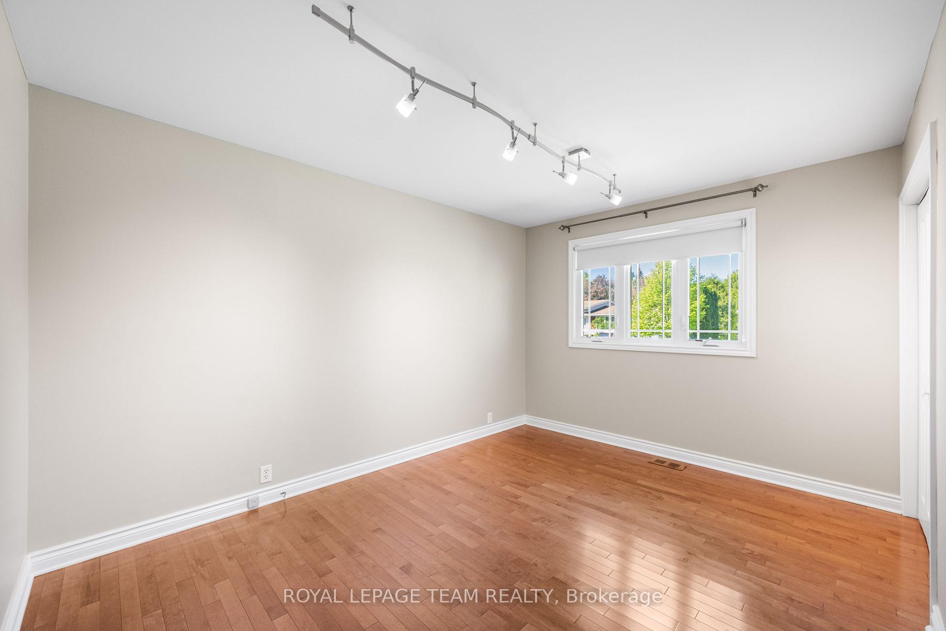 Photo 19 of 3 Millbrook Crescent, Ottawa, City View/Skyline/Fisher Heights/Parkwood Hills — HOMEH