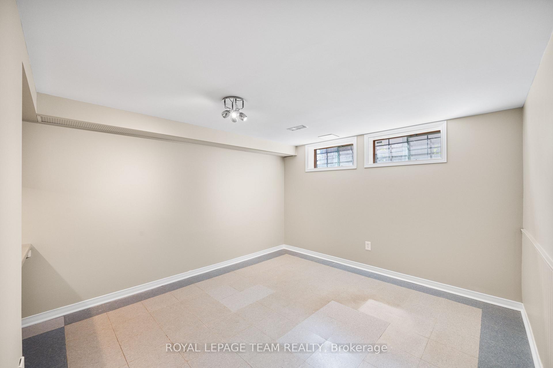 Photo 26 of 3 Millbrook Crescent, Ottawa, City View/Skyline/Fisher Heights/Parkwood Hills — HOMEH