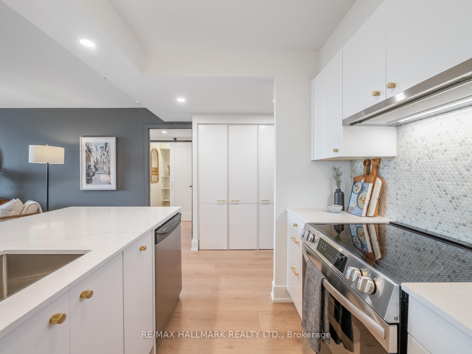 Photo 5 of Unit 301, 1797 Queen Street E, Toronto, The Beaches — HOMEH