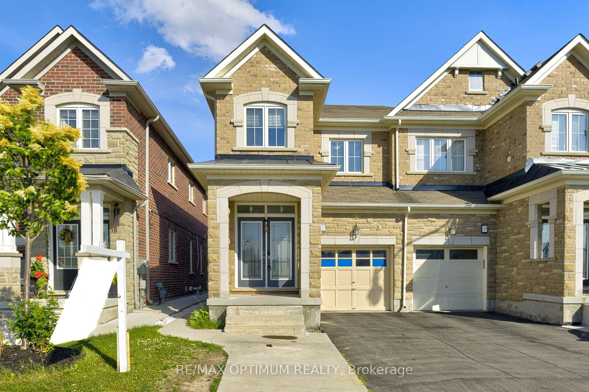 Photo 2 of 157 Baffin Crescent, Brampton, Northwest Brampton — HOMEH