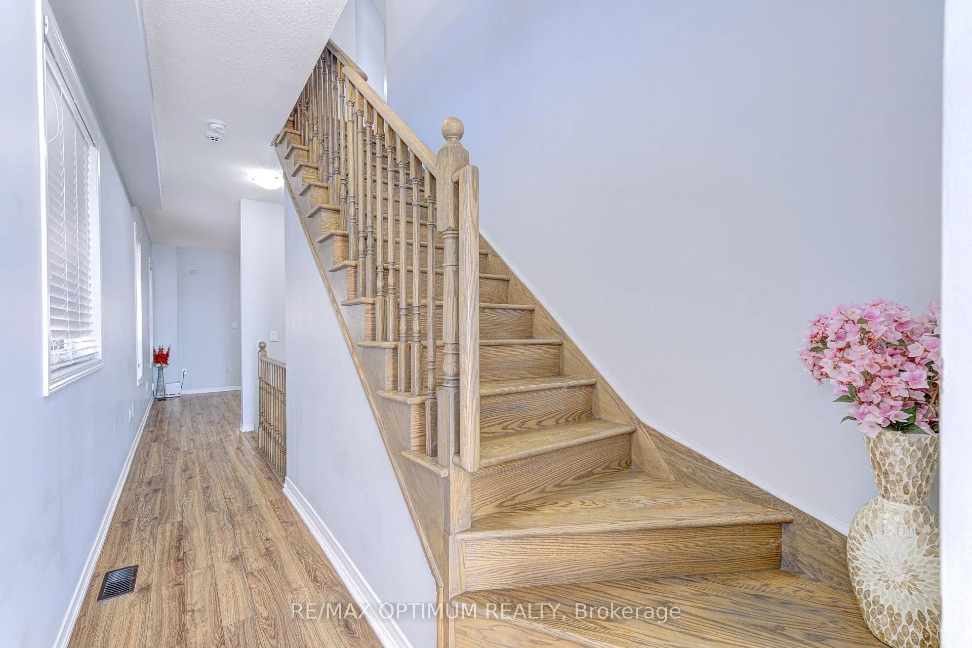 Photo 4 of 157 Baffin Crescent, Brampton, Northwest Brampton — HOMEH