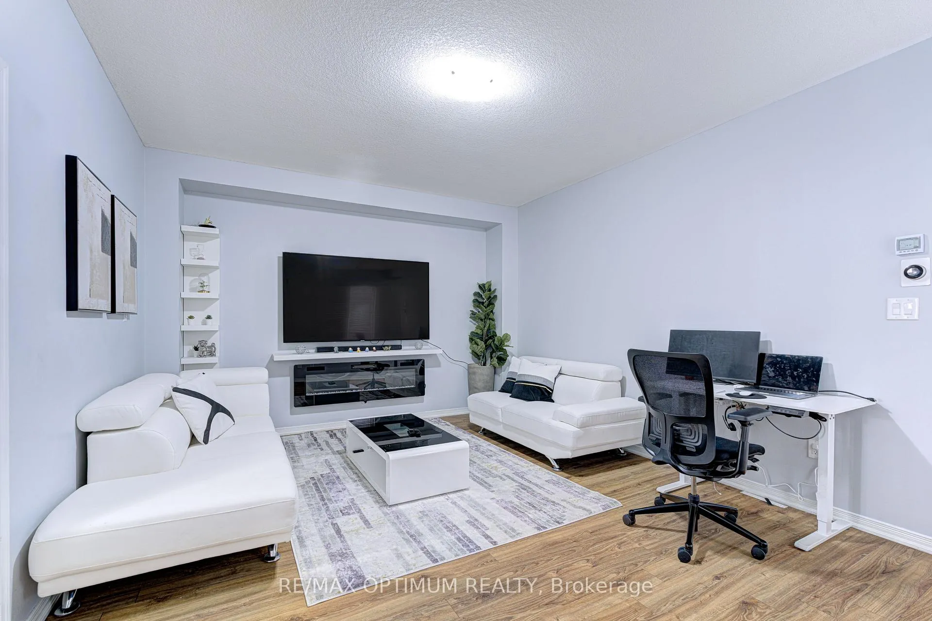 Photo 5 of 157 Baffin Crescent, Brampton, Northwest Brampton — HOMEH