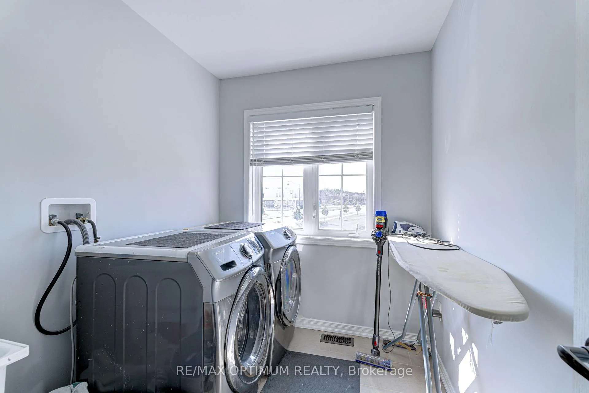 Photo 28 of 157 Baffin Crescent, Brampton, Northwest Brampton — HOMEH