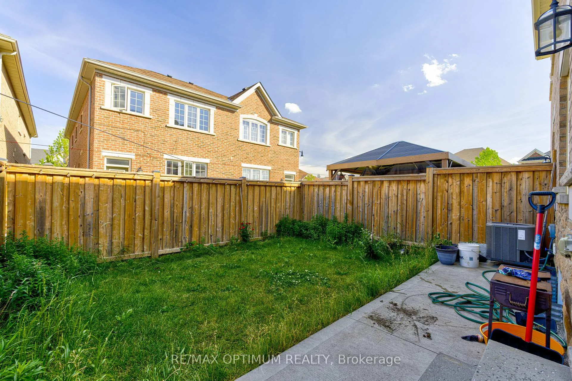 Photo 32 of 157 Baffin Crescent, Brampton, Northwest Brampton — HOMEH