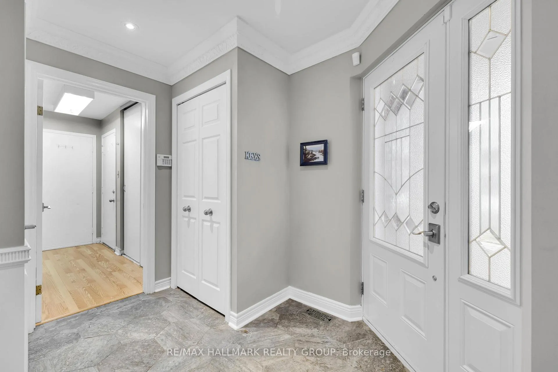 Photo 3 of 5 Ellisson Way, Ottawa, Hunt Club Park — HOMEH