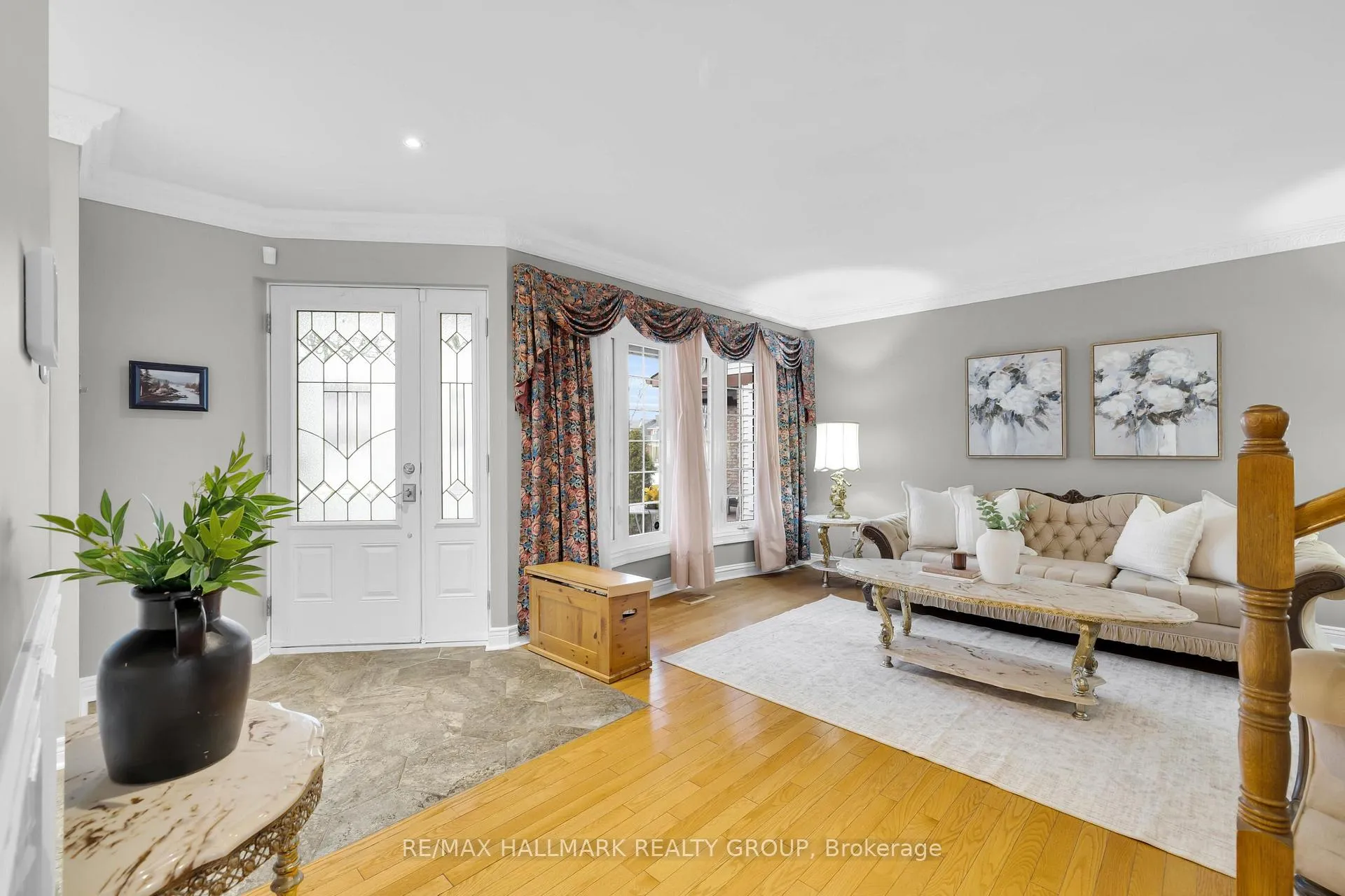 Photo 4 of 5 Ellisson Way, Ottawa, Hunt Club Park — HOMEH