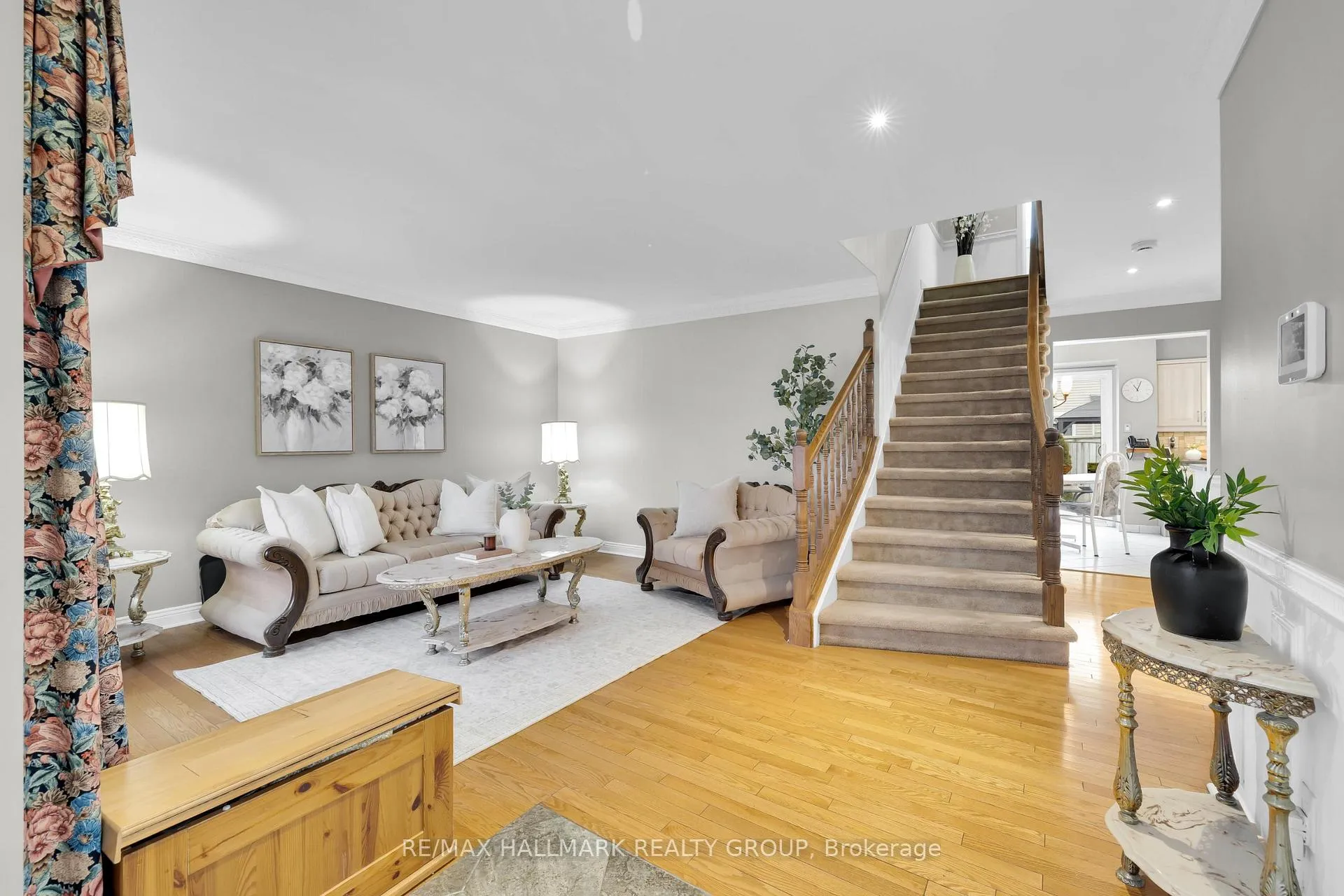 Photo 5 of 5 Ellisson Way, Ottawa, Hunt Club Park — HOMEH