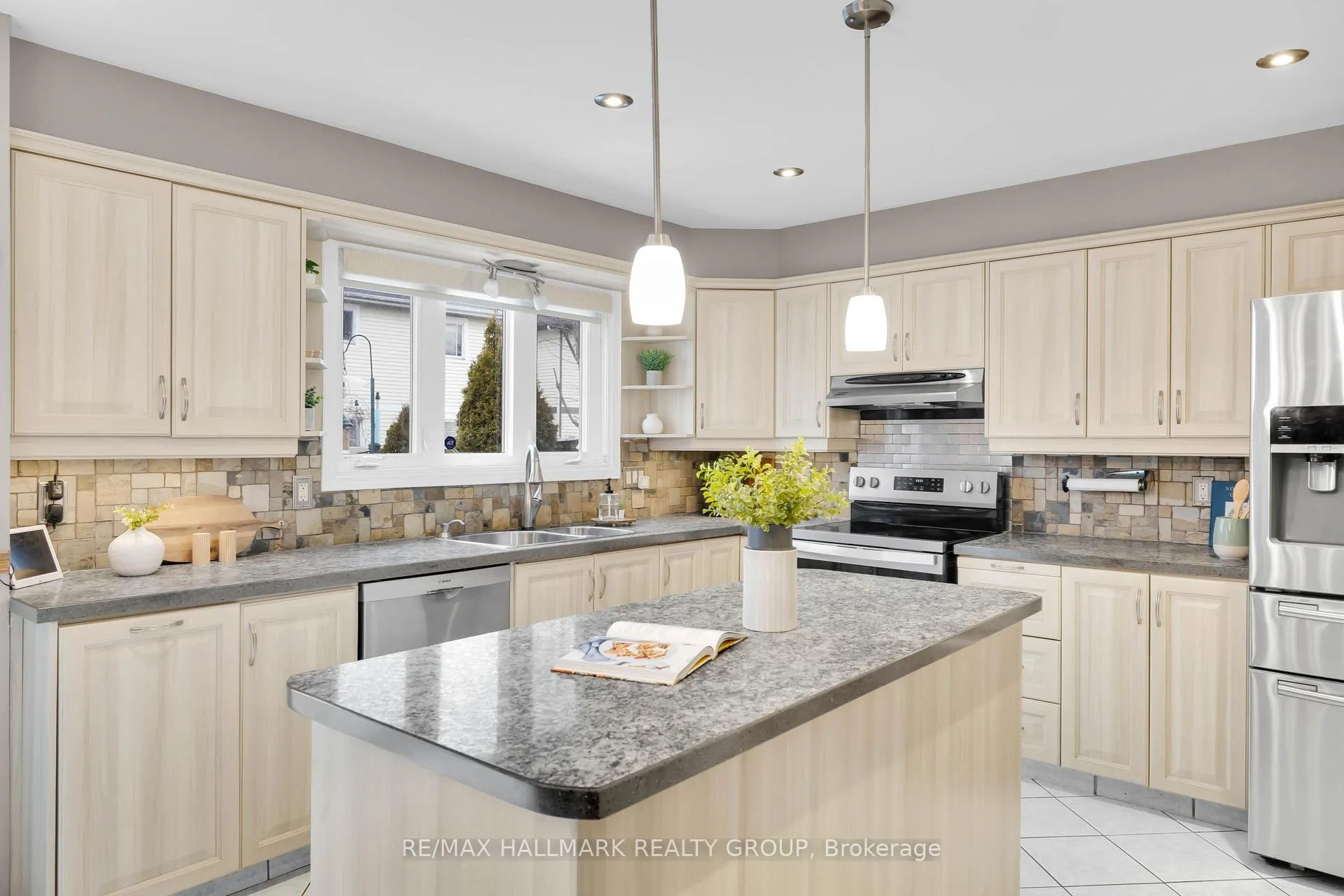 Photo 11 of 5 Ellisson Way, Ottawa, Hunt Club Park — HOMEH