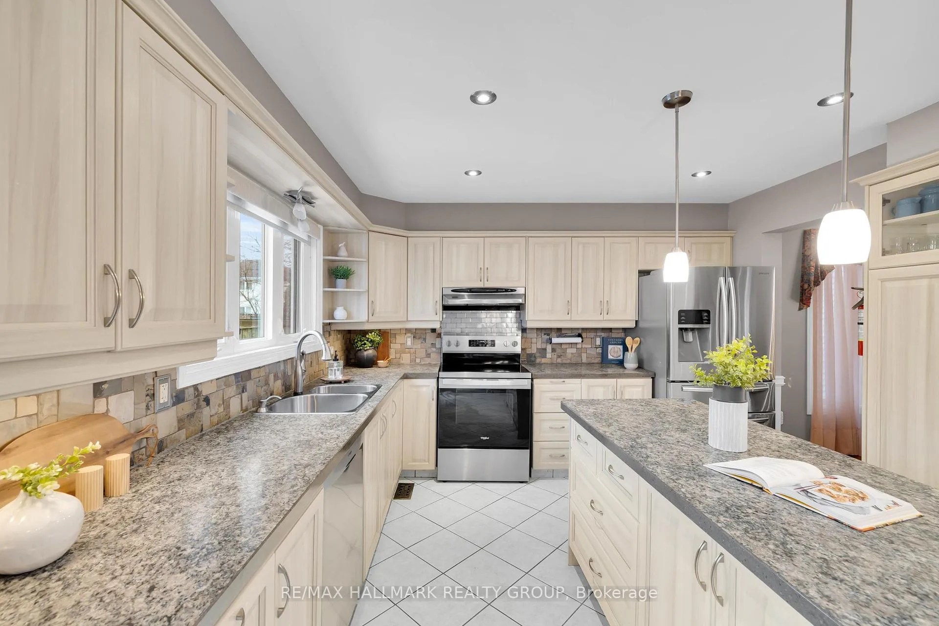 Photo 12 of 5 Ellisson Way, Ottawa, Hunt Club Park — HOMEH