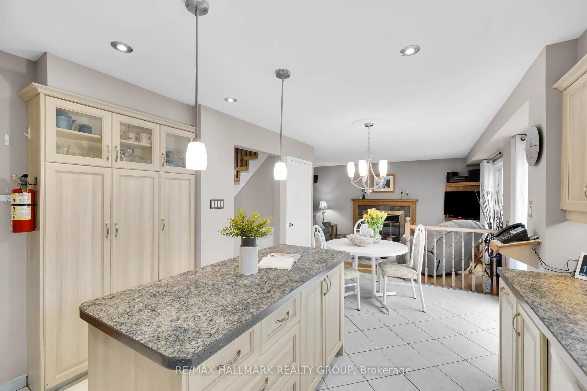 Photo 13 of 5 Ellisson Way, Ottawa, Hunt Club Park — HOMEH