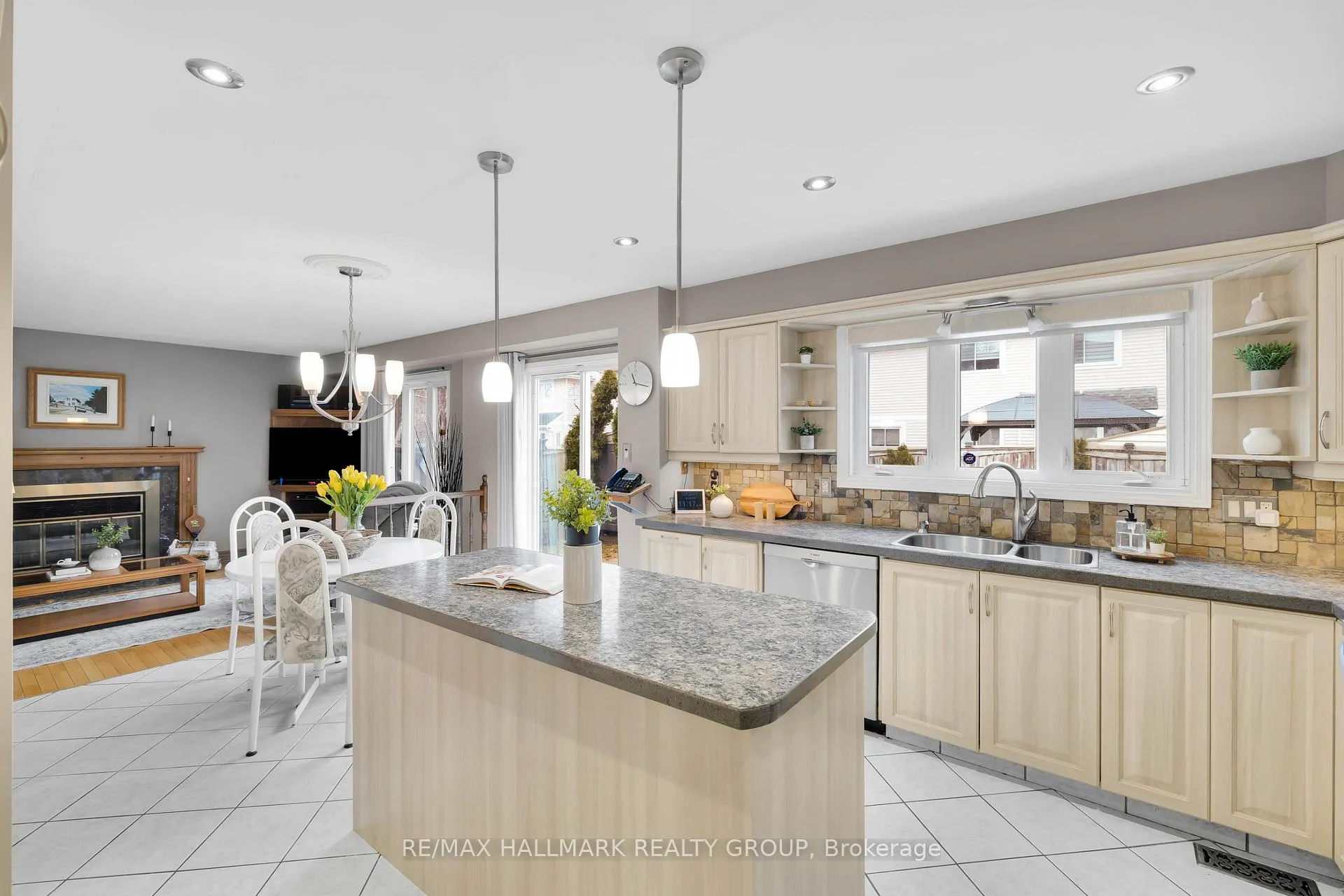 Photo 14 of 5 Ellisson Way, Ottawa, Hunt Club Park — HOMEH