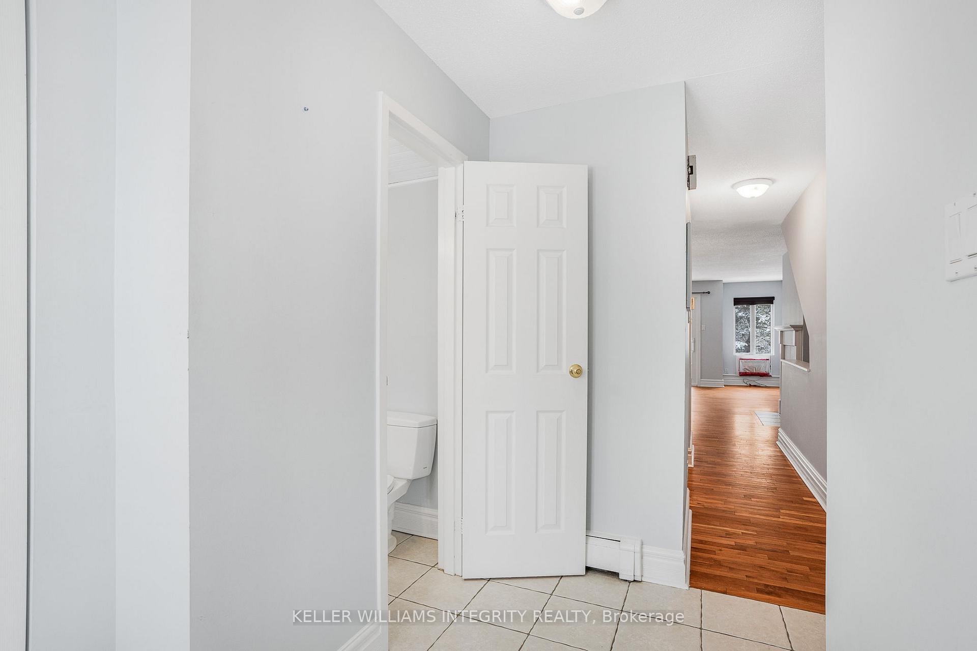 Photo 3 of 16 Crispin Private, Ottawa, Manor Park — HOMEH