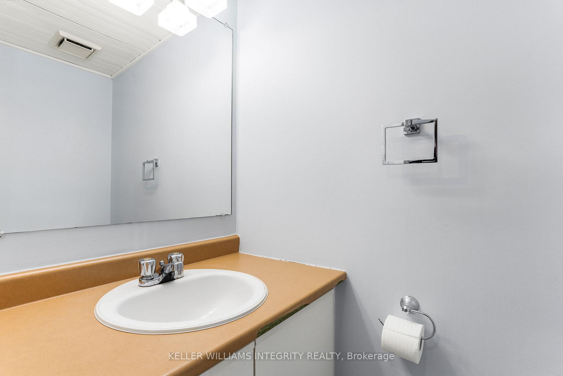 Photo 4 of 16 Crispin Private, Ottawa, Manor Park — HOMEH