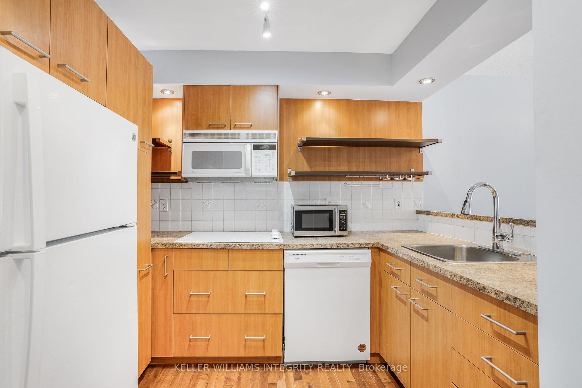Photo 5 of 16 Crispin Private, Ottawa, Manor Park — HOMEH