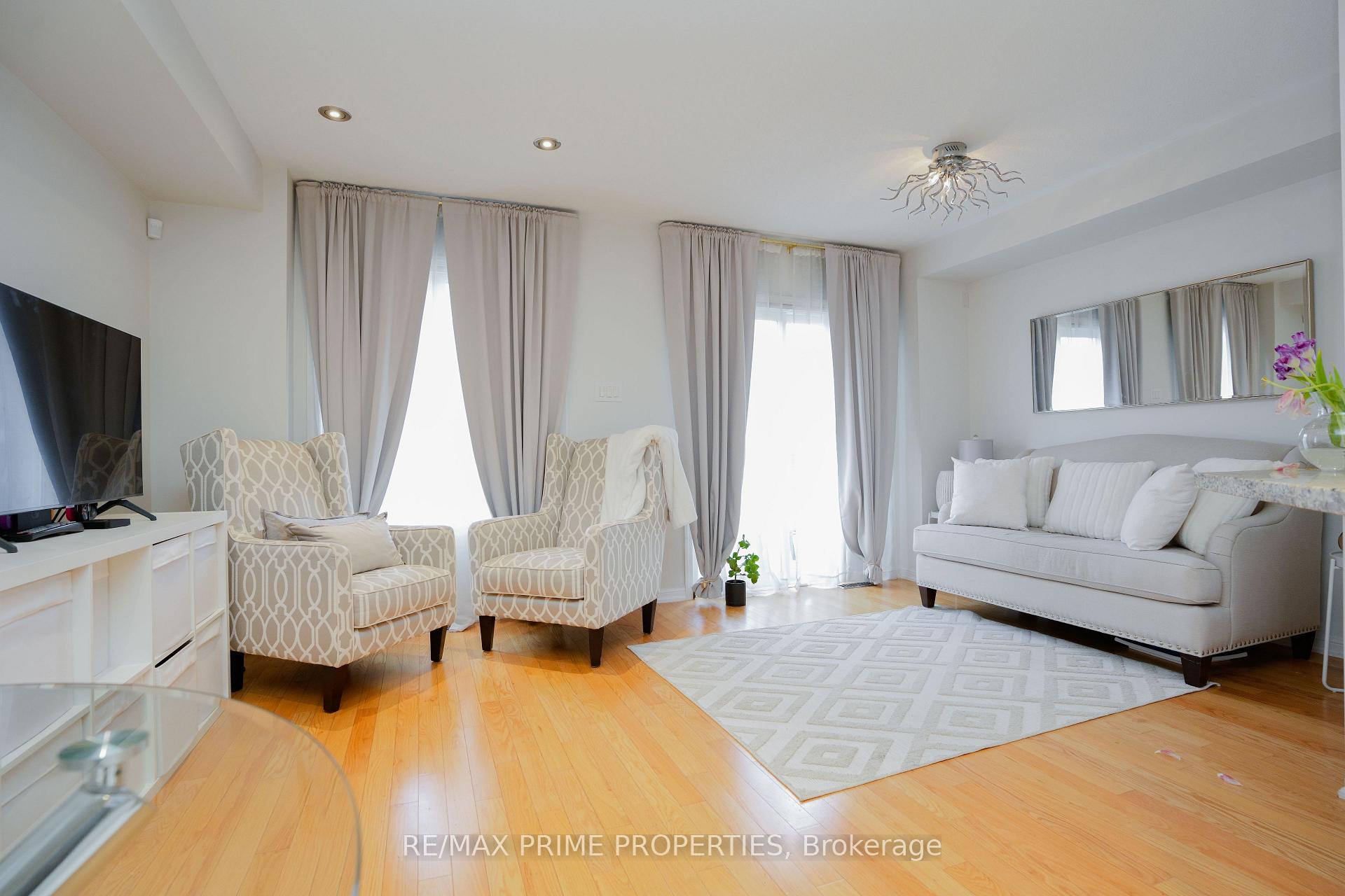 Photo 5 of 47 Edwin Pearson Street, Aurora, Bayview Northeast — HOMEH