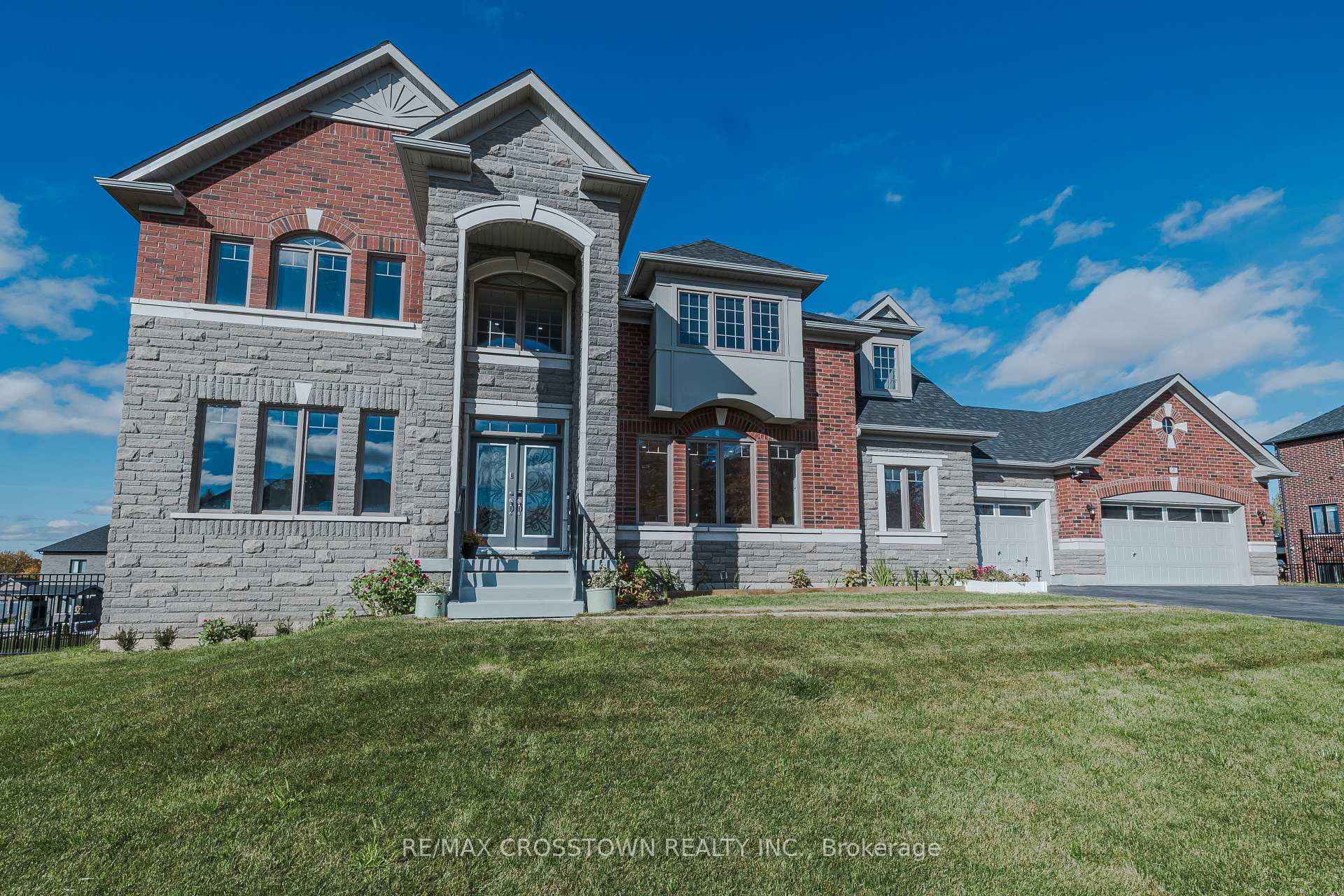 Front of 10 Stewart Crescent