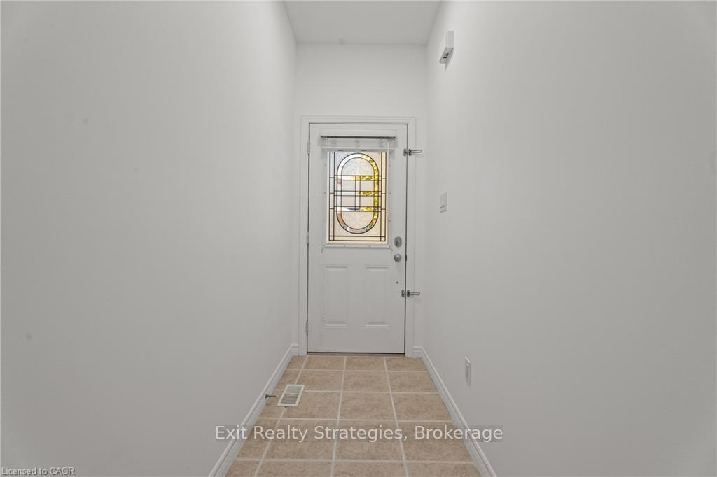 Photo 3 of Unit 39, 68 Hallmark Trail E, Hamilton, Twenty Place — HOMEH