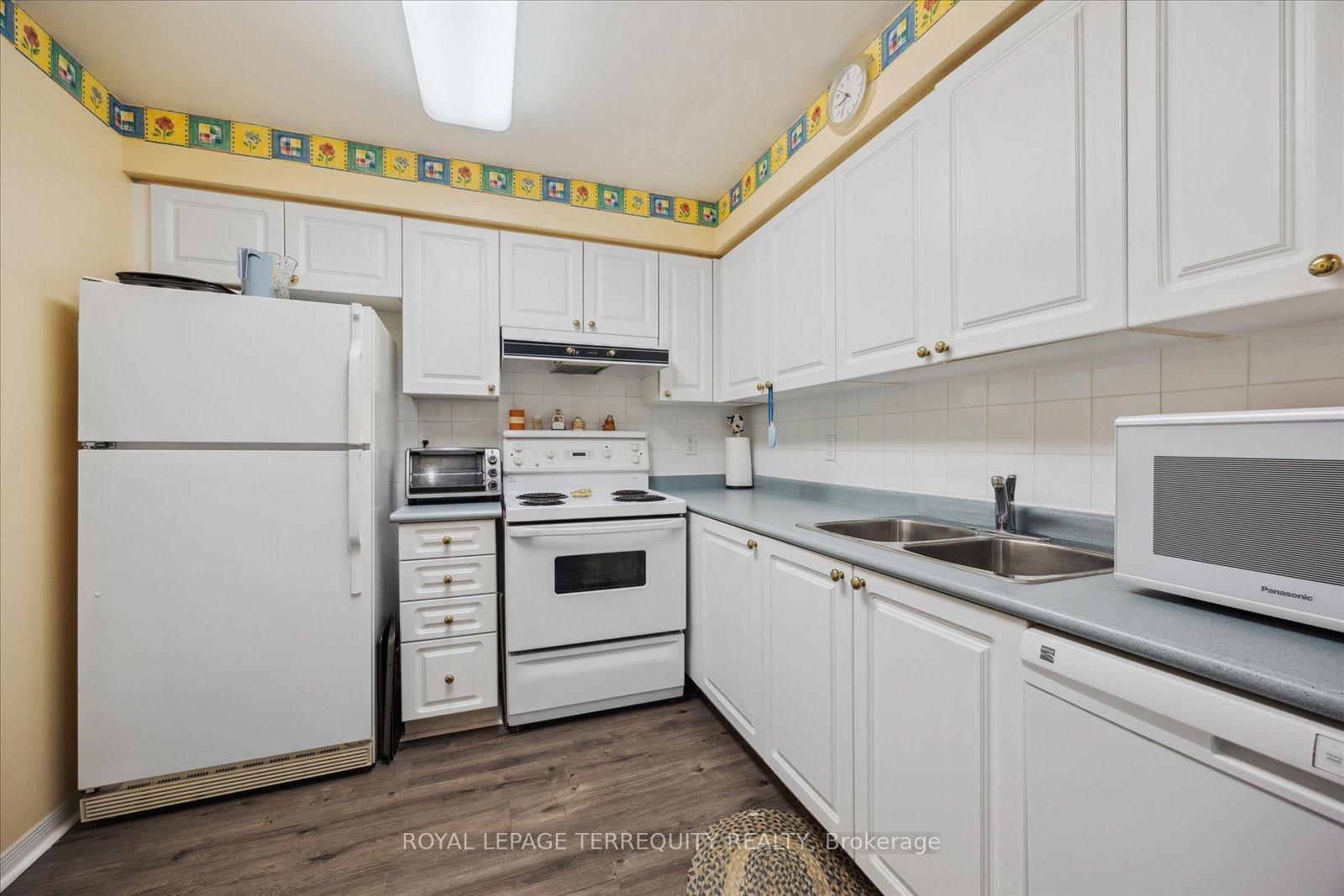 Photo 11 of Unit 316, 1000 The Esplanade N, Pickering, Town Centre — HOMEH