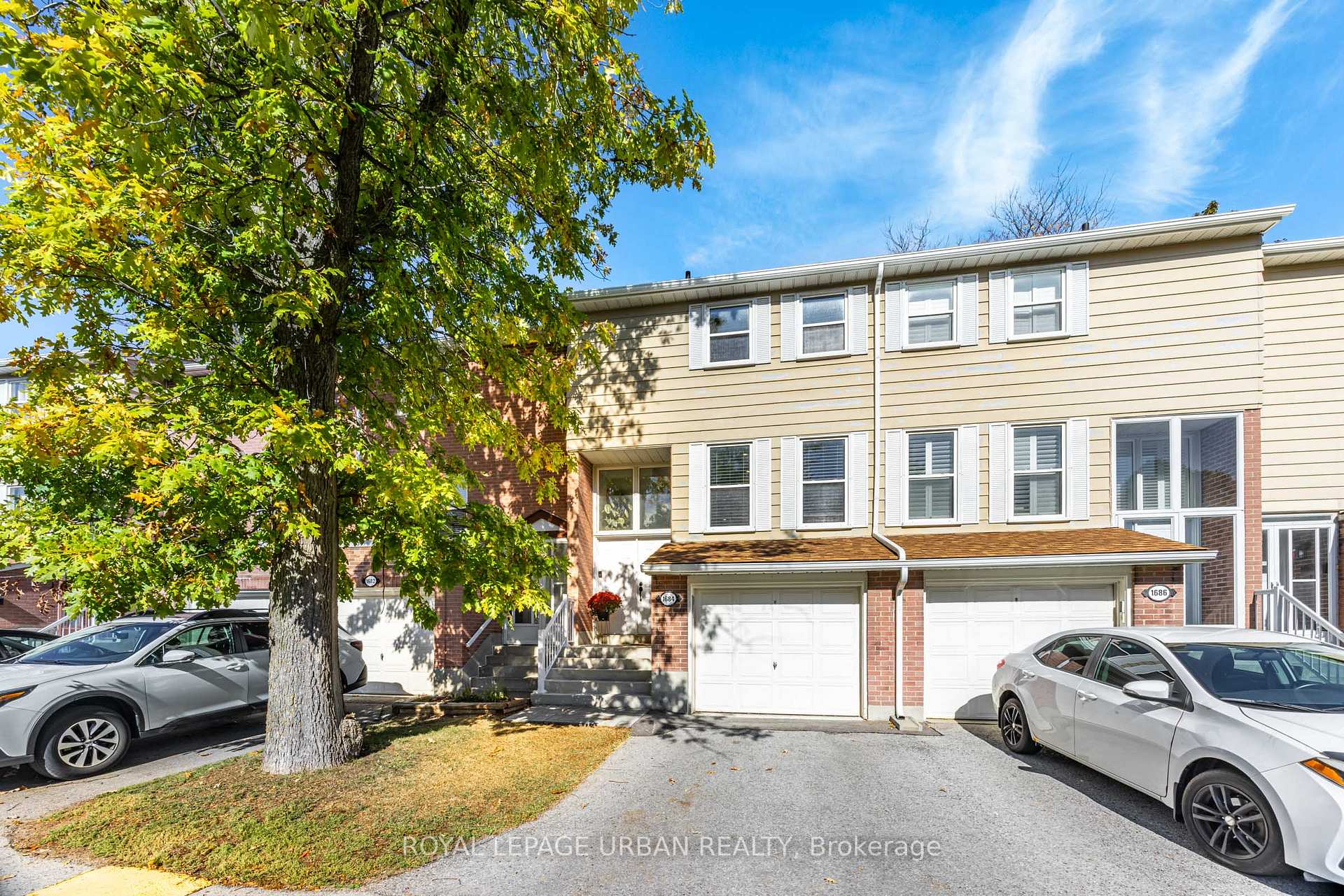 Photo 2 of 1684 John Street, Markham, Bayview Fairway-Bayview Country Club Estates — HOMEH
