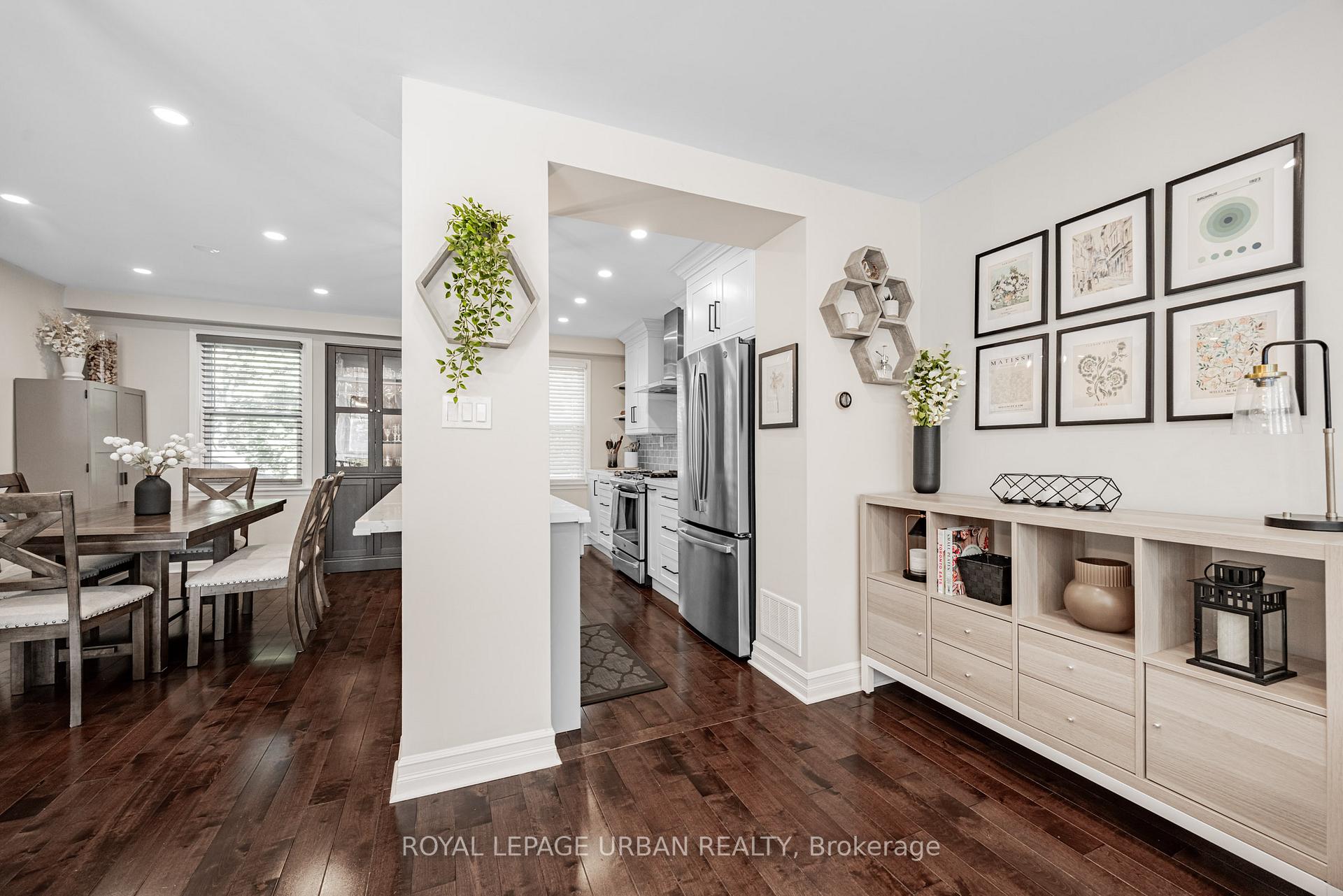 Photo 5 of 1684 John Street, Markham, Bayview Fairway-Bayview Country Club Estates — HOMEH