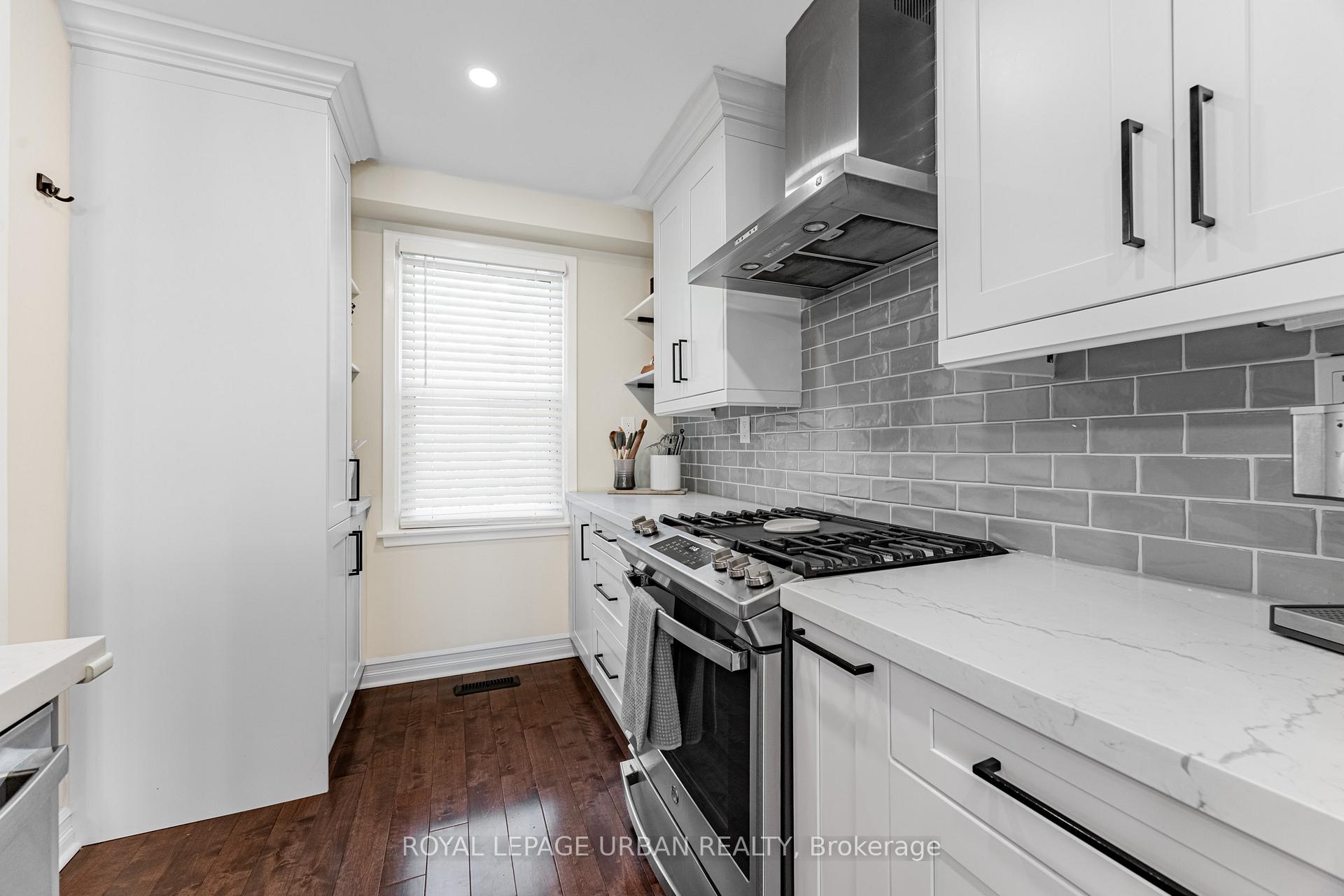 Photo 10 of 1684 John Street, Markham, Bayview Fairway-Bayview Country Club Estates — HOMEH