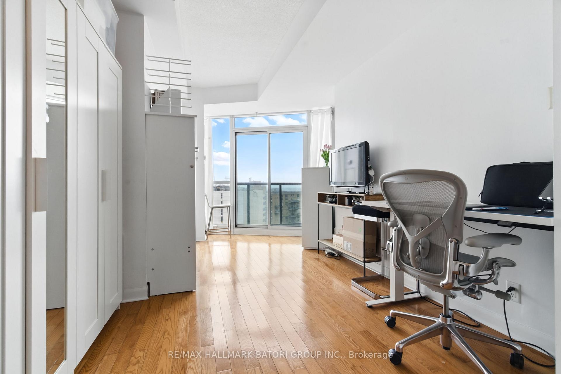 Photo 2 of Unit 1106, 600 Fleet Street, Toronto, Niagara — HOMEH