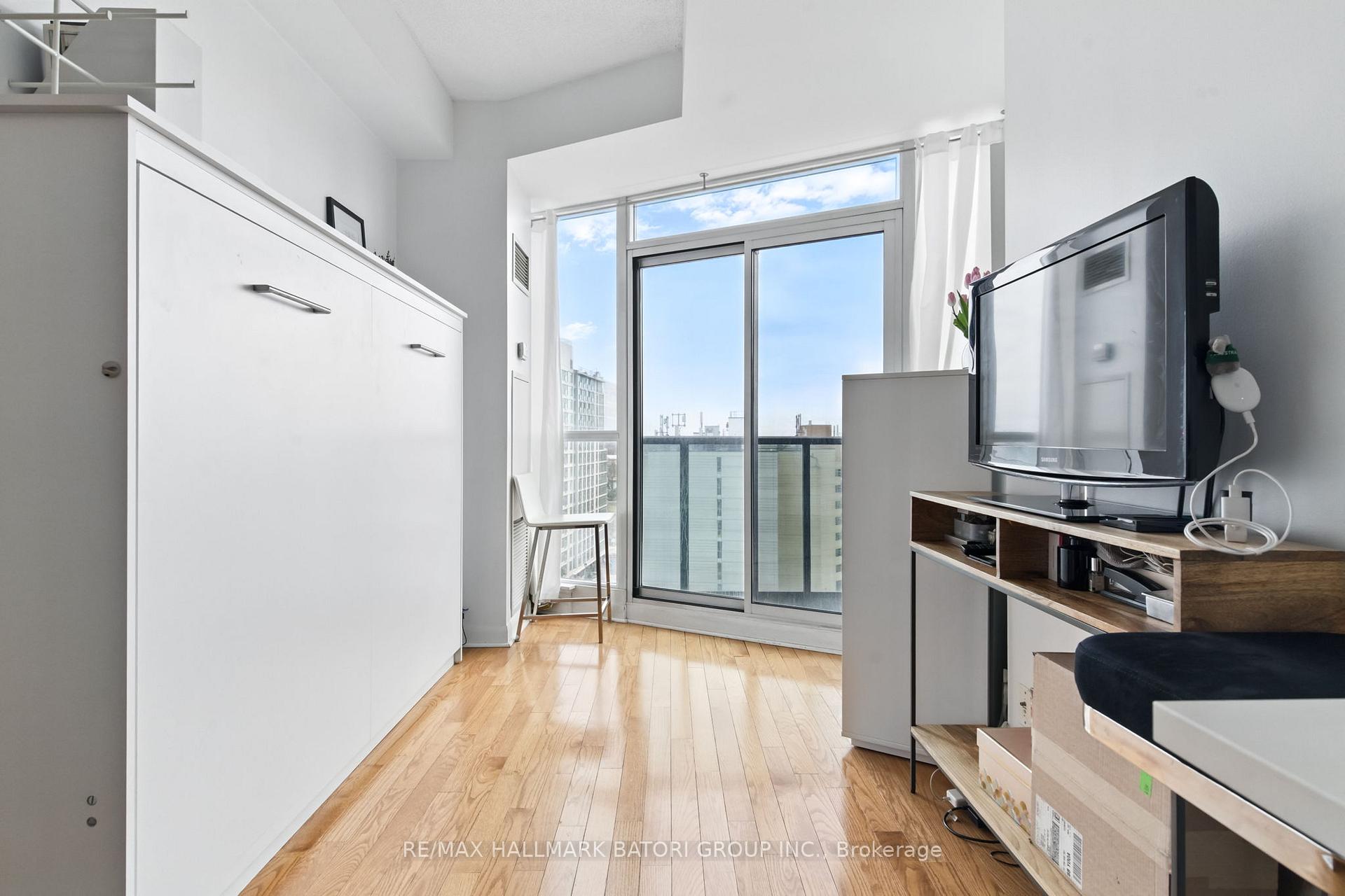 Photo 3 of Unit 1106, 600 Fleet Street, Toronto, Niagara — HOMEH