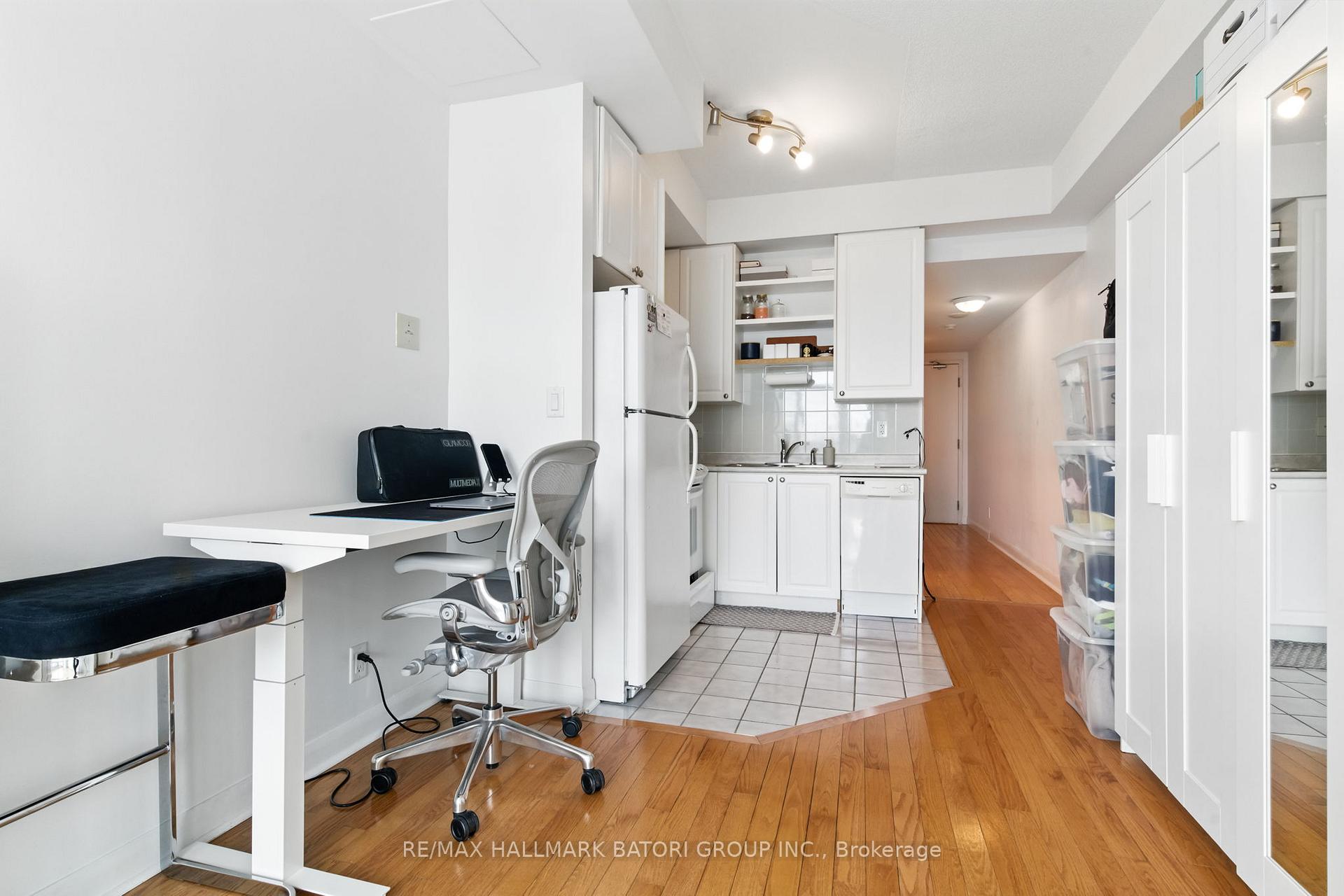 Photo 4 of Unit 1106, 600 Fleet Street, Toronto, Niagara — HOMEH