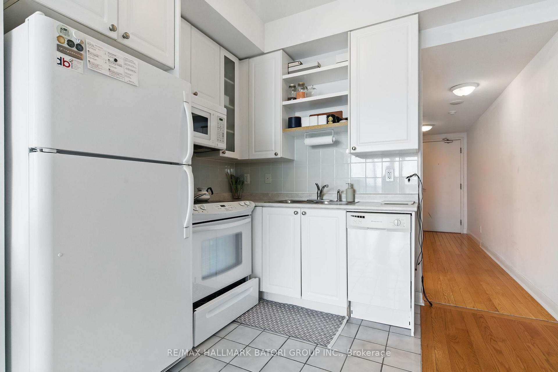 Photo 5 of Unit 1106, 600 Fleet Street, Toronto, Niagara — HOMEH