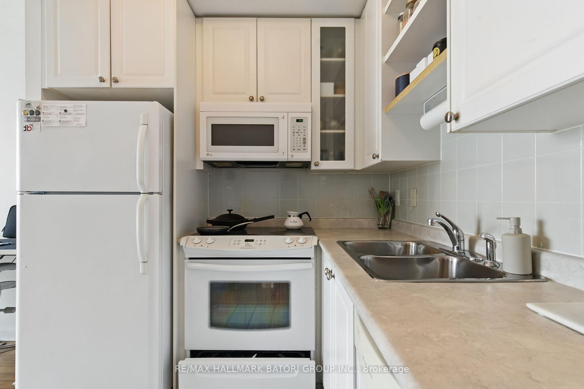 Photo 7 of Unit 1106, 600 Fleet Street, Toronto, Niagara — HOMEH