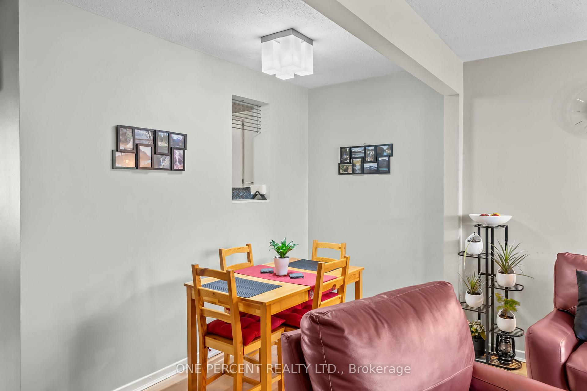 Photo 11 of 62 Mcclintock Way, Ottawa, Kanata - Katimavik — HOMEH