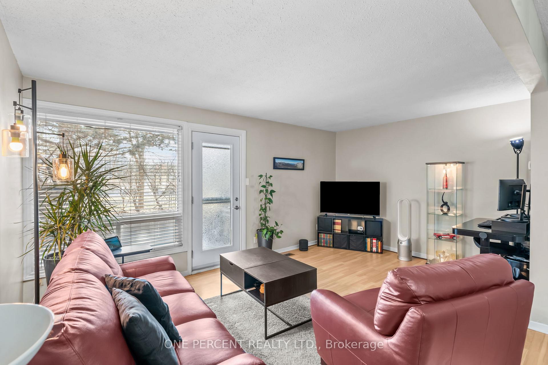 Photo 12 of 62 Mcclintock Way, Ottawa, Kanata - Katimavik — HOMEH