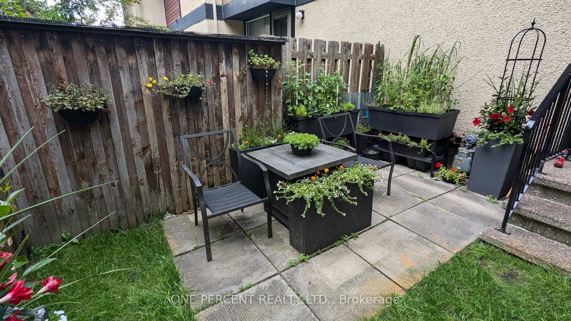 Photo 35 of 62 Mcclintock Way, Ottawa, Kanata - Katimavik — HOMEH