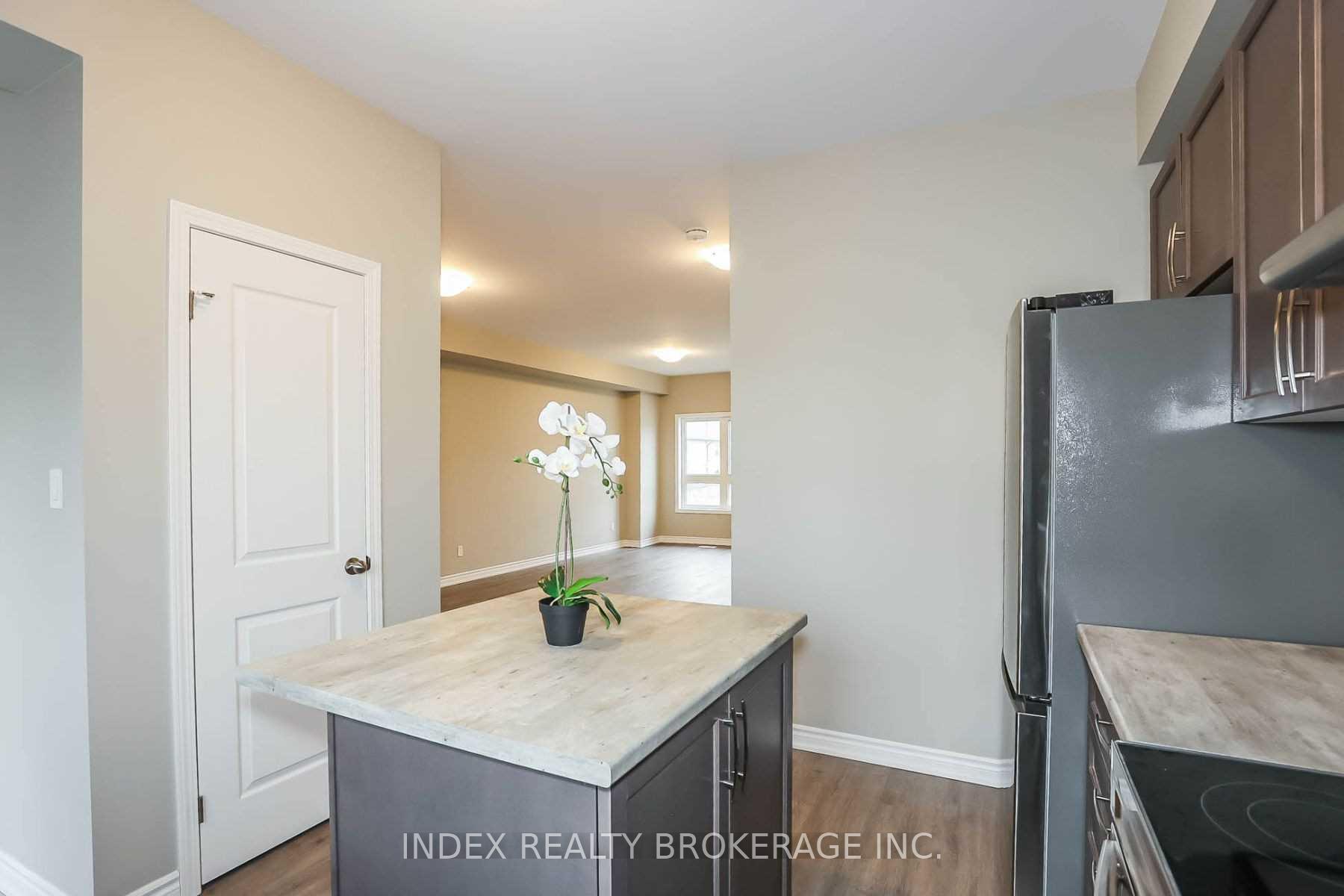 Photo 18 of Unit 1, 150 Broadway, Welland, Broadway — HOMEH