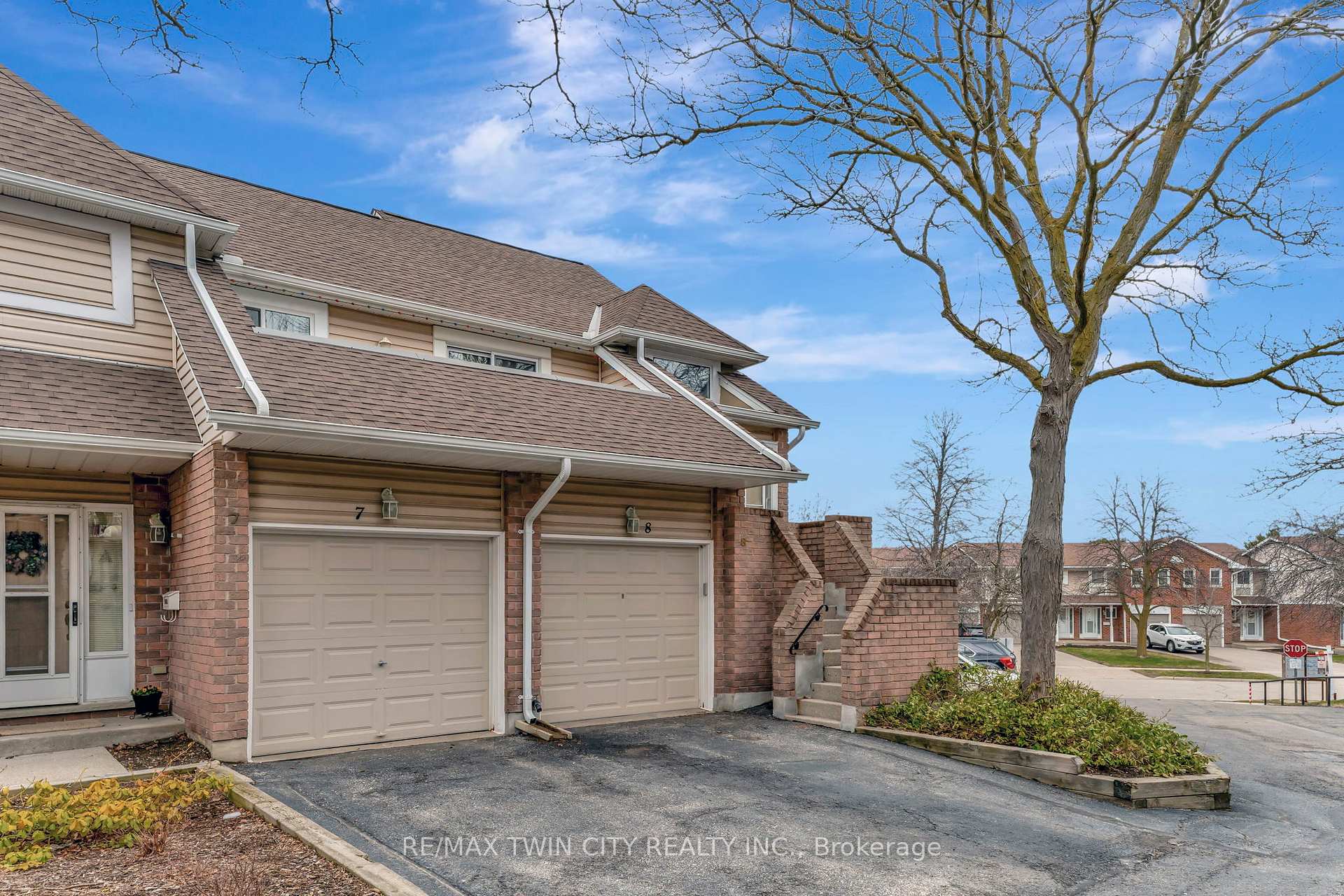 Photo 3 of Unit 8, 205 Highland Crescent, Kitchener — HOMEH