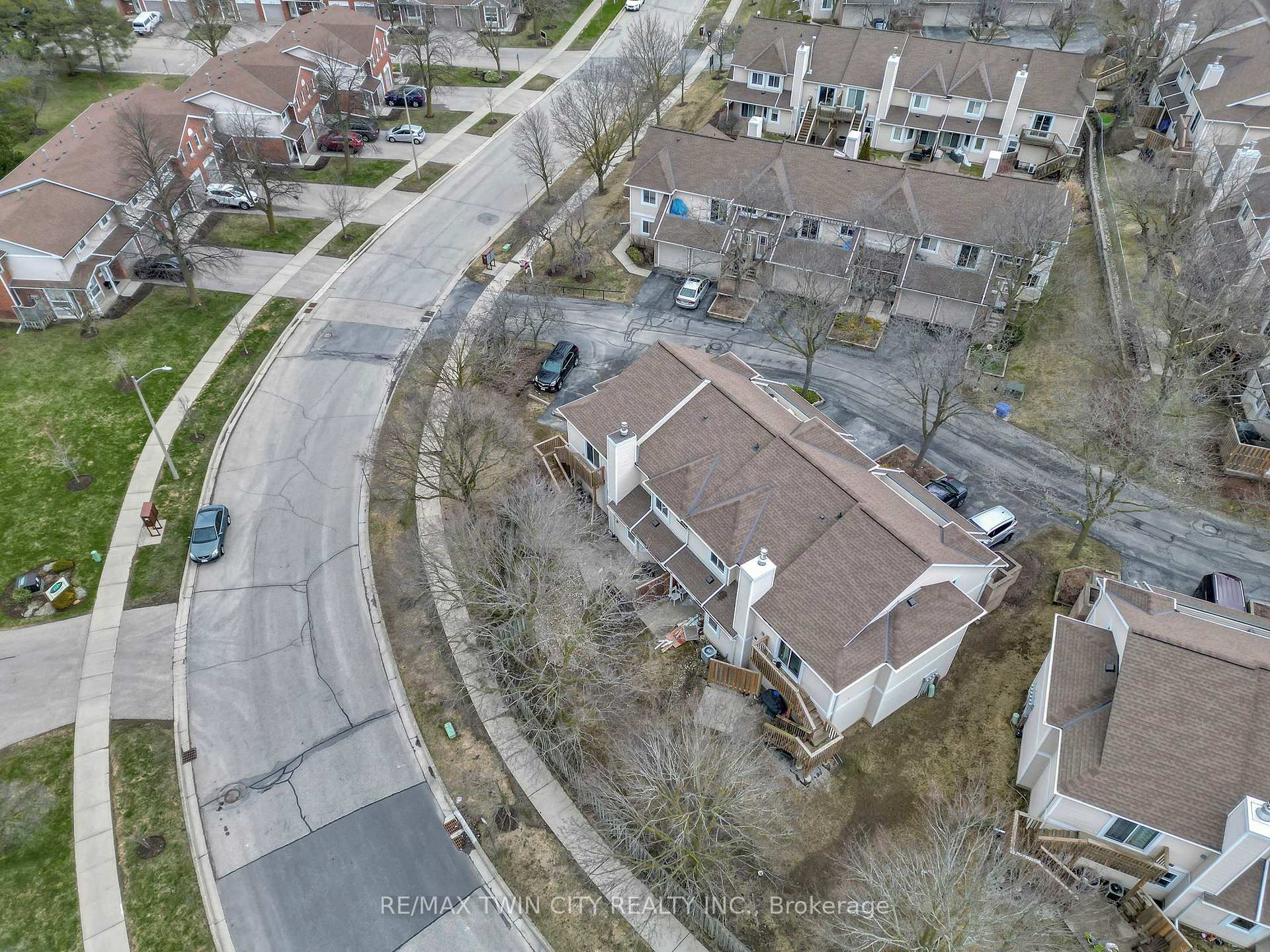 Photo 4 of Unit 8, 205 Highland Crescent, Kitchener — HOMEH
