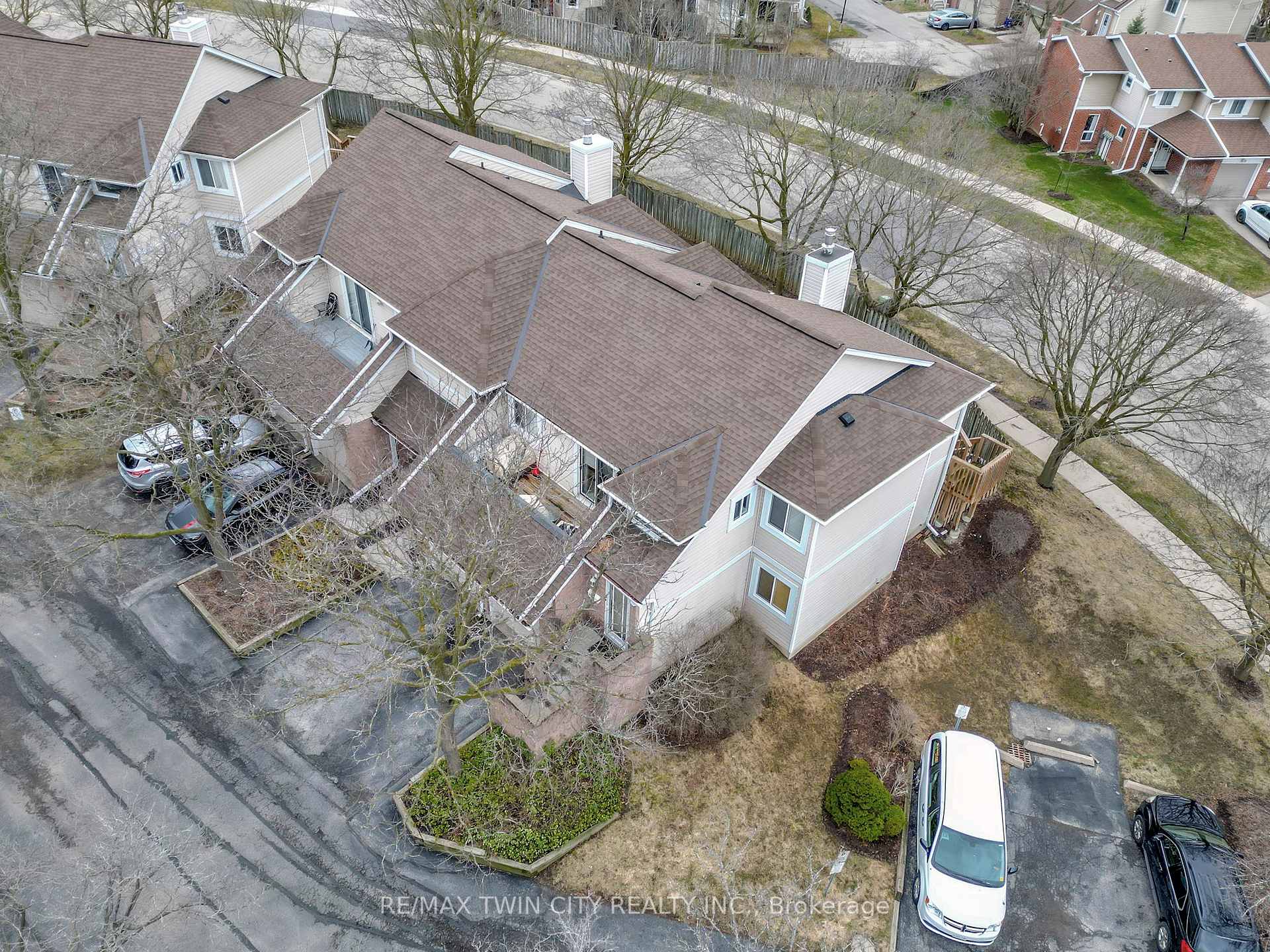 Photo 5 of Unit 8, 205 Highland Crescent, Kitchener — HOMEH