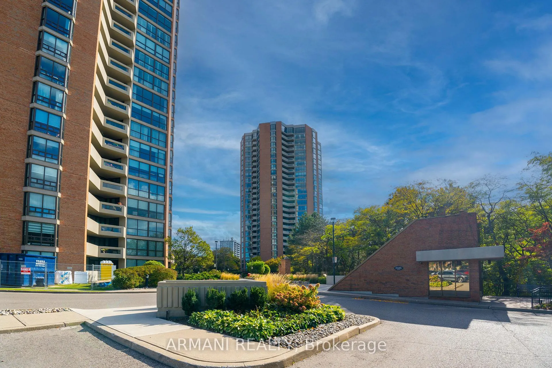Photo 4 of Unit 1611, 2000 Islington Avenue, Etobicoke, Kingsview Village-The Westway — HOMEH