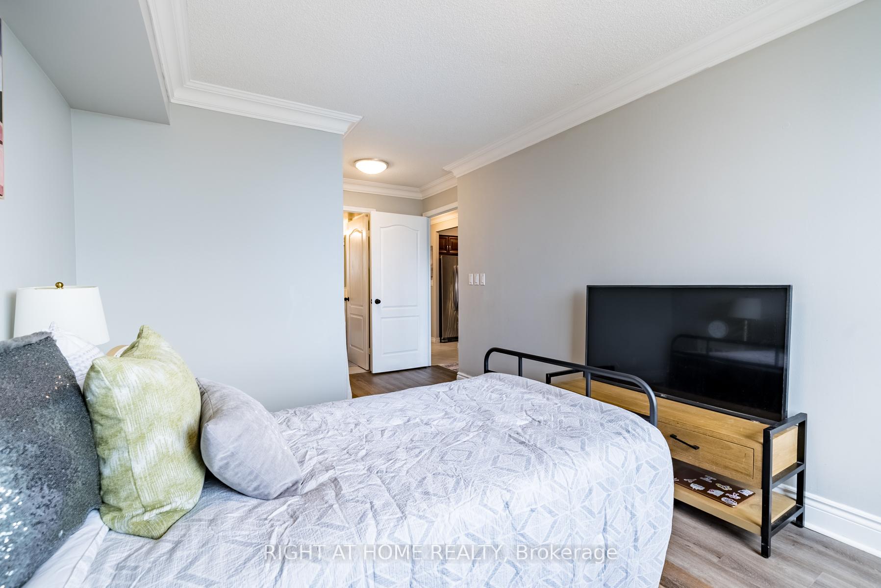Photo 21 of Unit 1613, 1000 The Esplanade N, Pickering, Town Centre — HOMEH