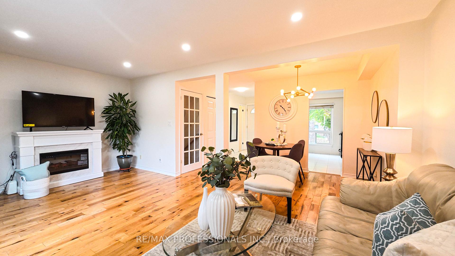 Photo 1 of Unit 27, 1 Wootten Way S, Markham, Sherwood-Amberglen — HOMEH