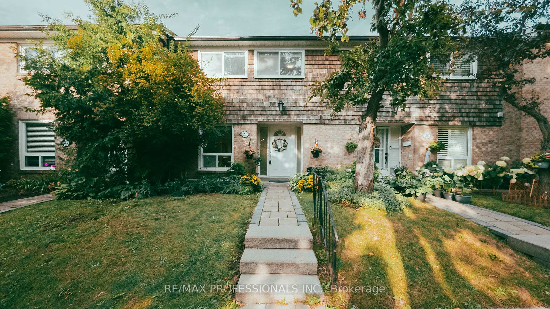 Photo 2 of Unit 27, 1 Wootten Way S, Markham, Sherwood-Amberglen — HOMEH